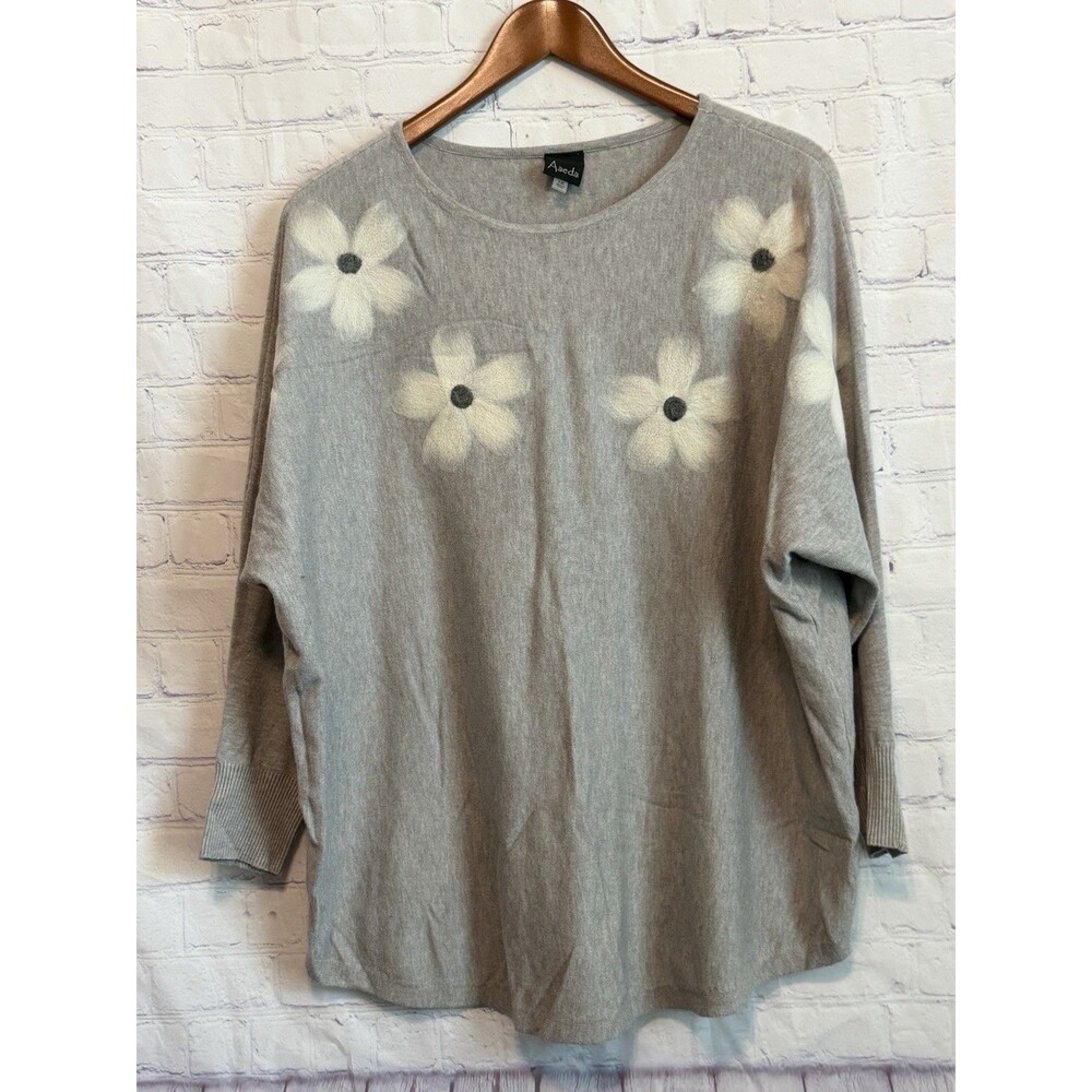 Aaeda (soft) Sweater Size 1X Gray Felt Daisy Flowers Boho Artsy Cottagecore